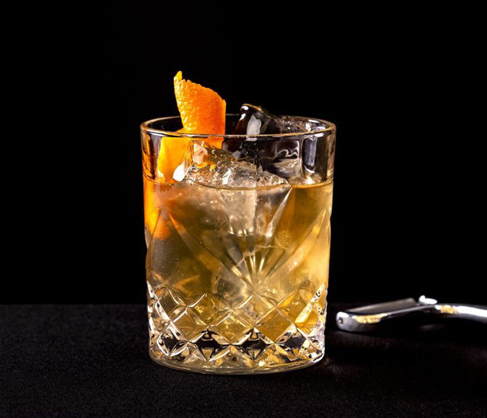 Which cocktail pairs best with “Dracula” by Bram Stoker?
